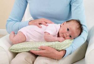 کولیک نوزاد چیست / علائم و نشانه‌ های کولیک