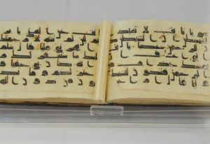 قرآن منسوب به امام حسین(ع) در مشهد رونمایی شد