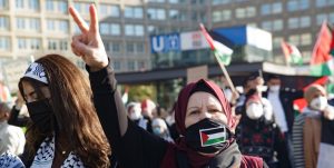 یک شاعر «پرواز سنگ‌ها» را به مردم فلسطین تقدیم کرد