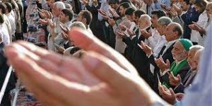 اقامه نماز عید سعید فطر به امامت آیت الله علم الهدی در مشهد مقدس