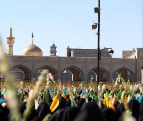 حرم امام رضا (ع) گلباران شد